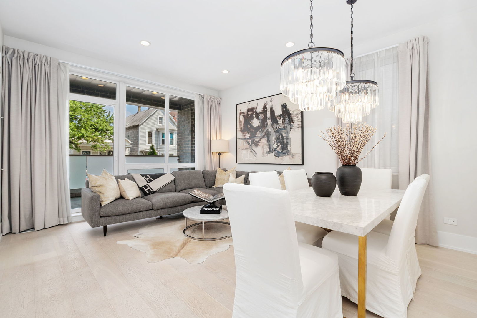 Chicago, Illinois 60647, United States, 3 Bedrooms Bedrooms, ,3 BathroomsBathrooms,Residential,Contingent,250895