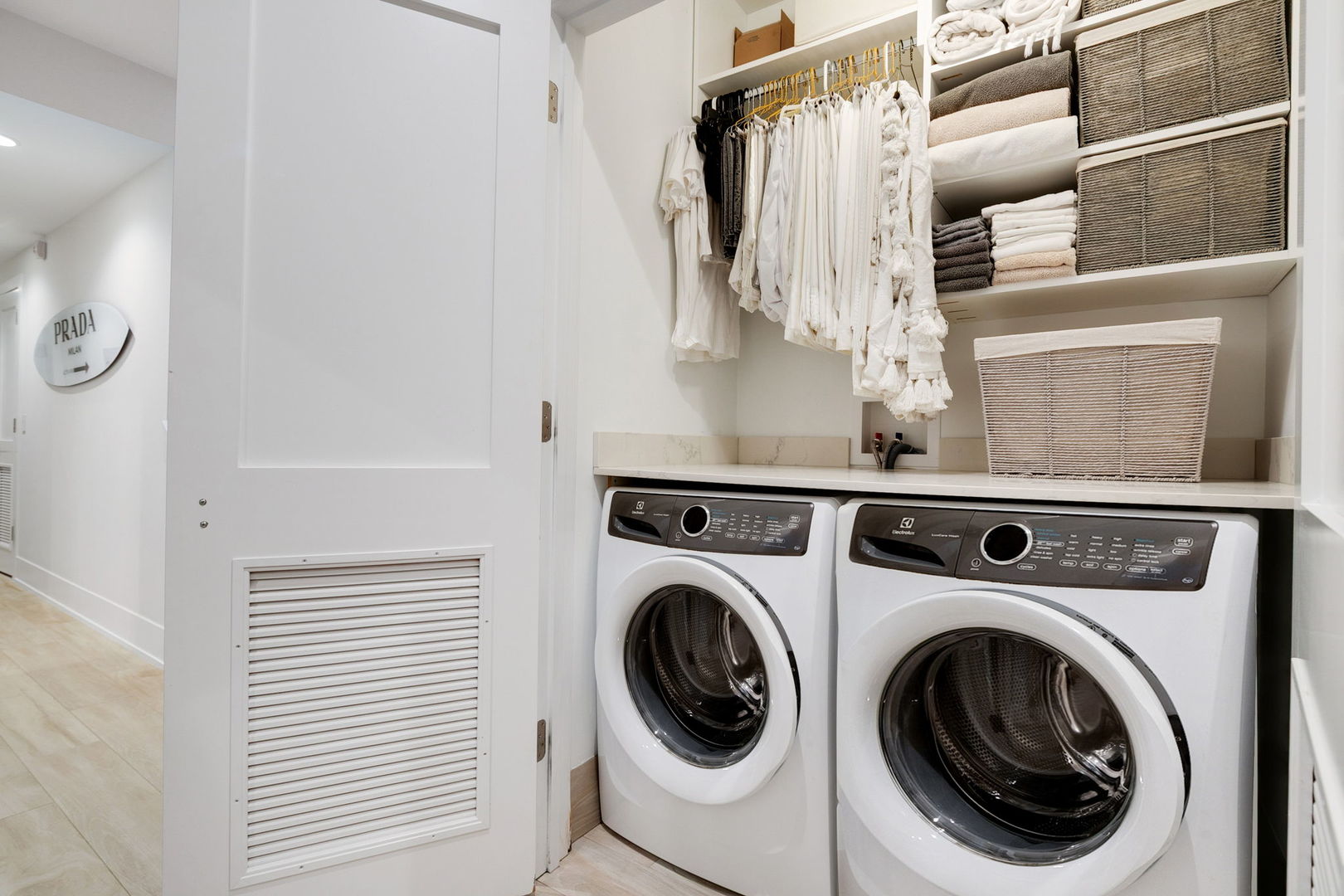 Chicago, Illinois 60647, United States, 3 Bedrooms Bedrooms, ,3 BathroomsBathrooms,Residential,Contingent,250895