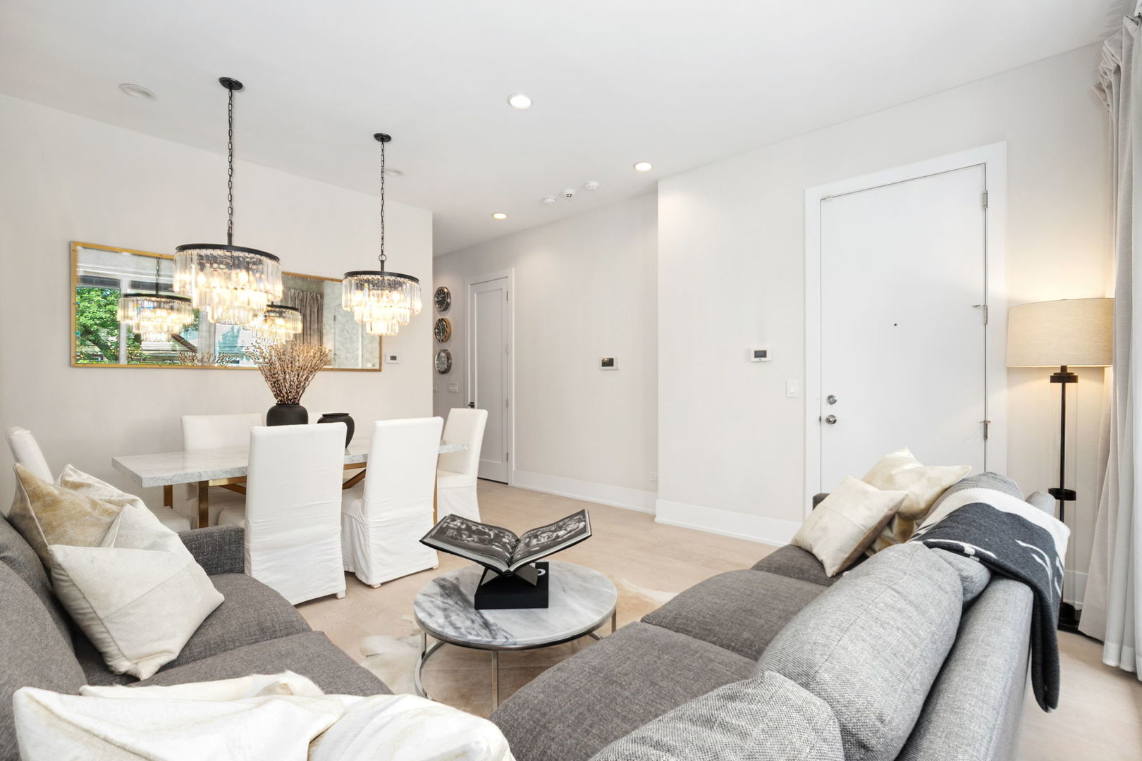 Chicago, Illinois 60647, United States, 3 Bedrooms Bedrooms, ,3 BathroomsBathrooms,Residential,Contingent,250895