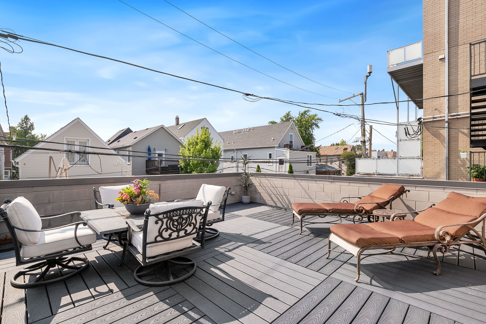 Chicago, Illinois 60647, United States, 3 Bedrooms Bedrooms, ,3 BathroomsBathrooms,Residential,Contingent,250895