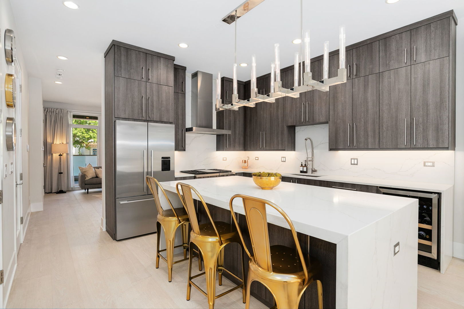 Chicago, Illinois 60647, United States, 3 Bedrooms Bedrooms, ,3 BathroomsBathrooms,Residential,Contingent,250895