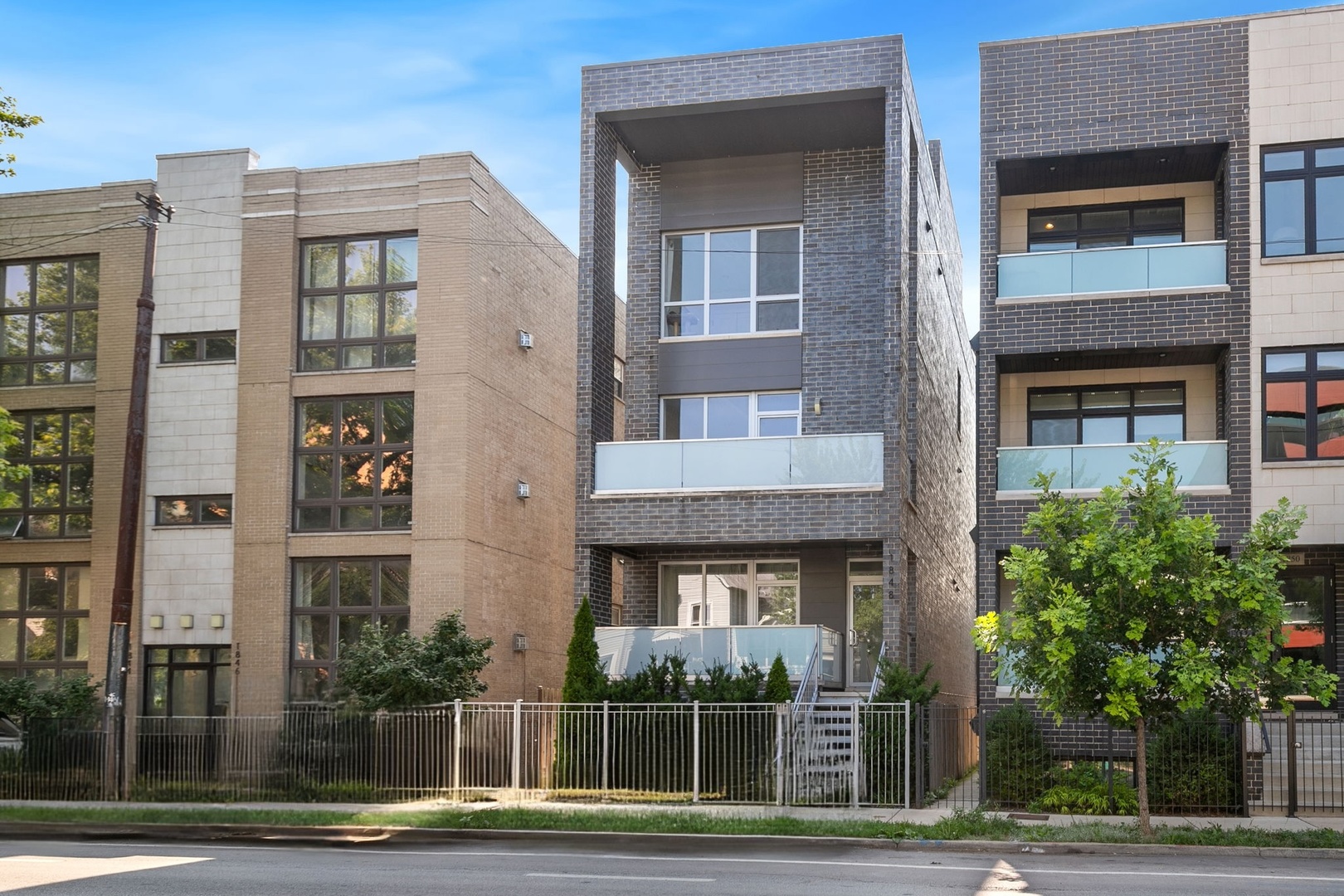 Chicago, Illinois 60647, United States, 3 Bedrooms Bedrooms, ,3 BathroomsBathrooms,Residential,Contingent,250895