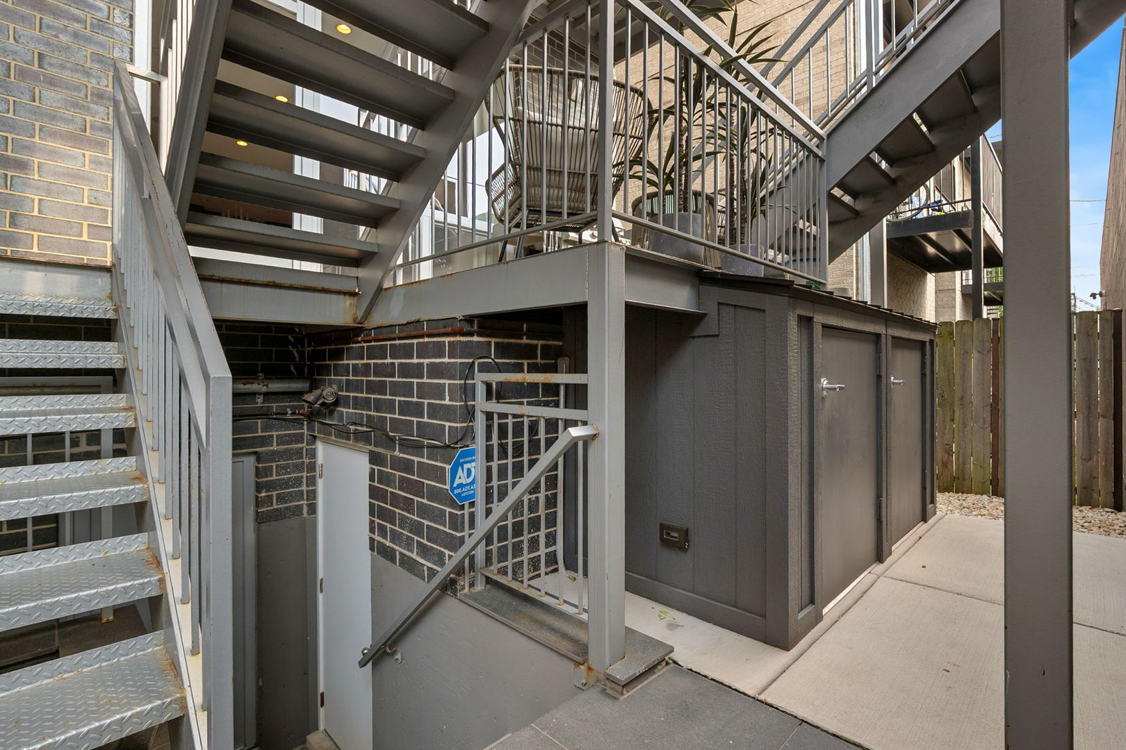 Chicago, Illinois 60647, United States, 3 Bedrooms Bedrooms, ,3 BathroomsBathrooms,Residential,Contingent,250895