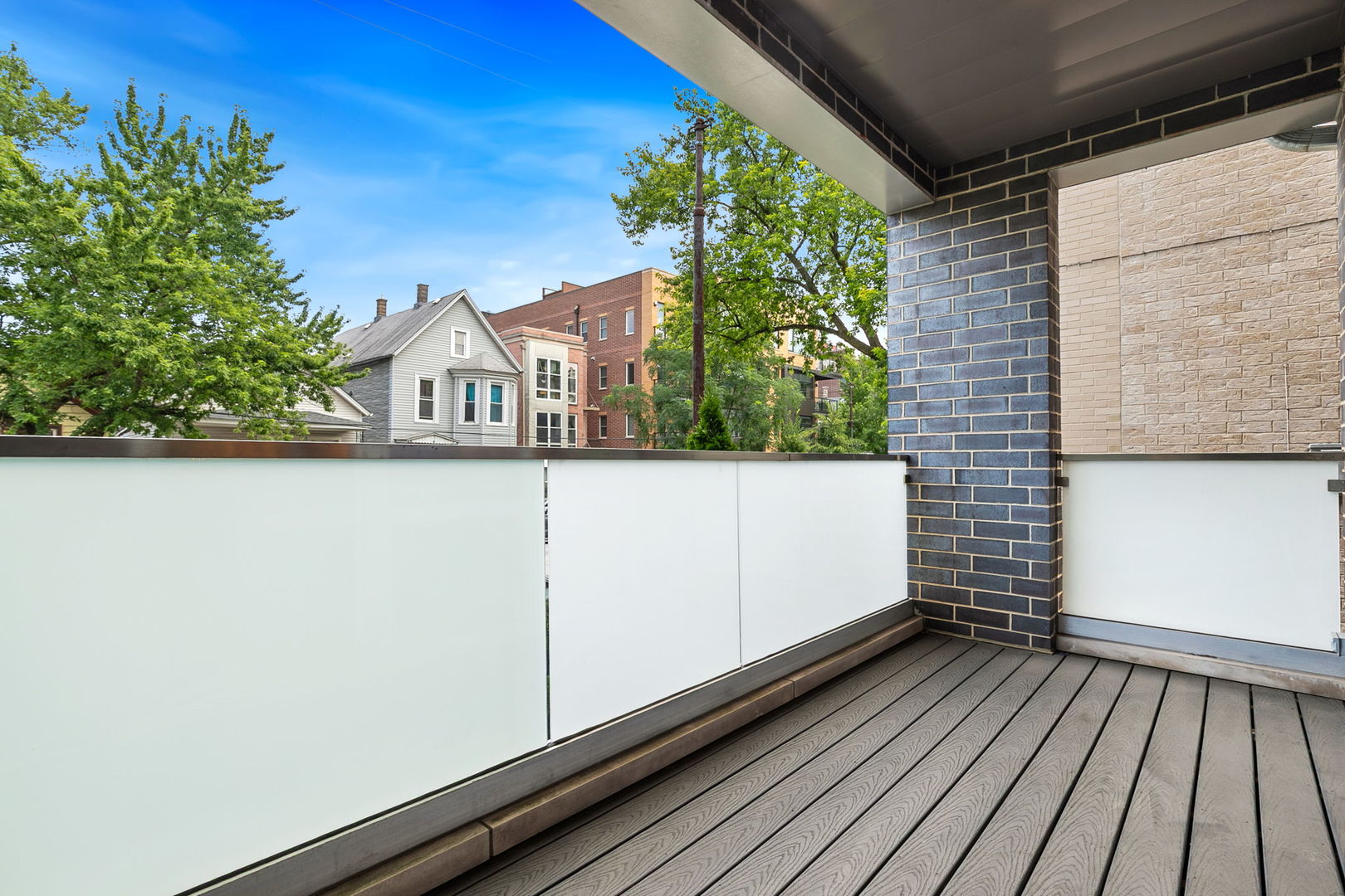 Chicago, Illinois 60647, United States, 3 Bedrooms Bedrooms, ,3 BathroomsBathrooms,Residential,Contingent,250895