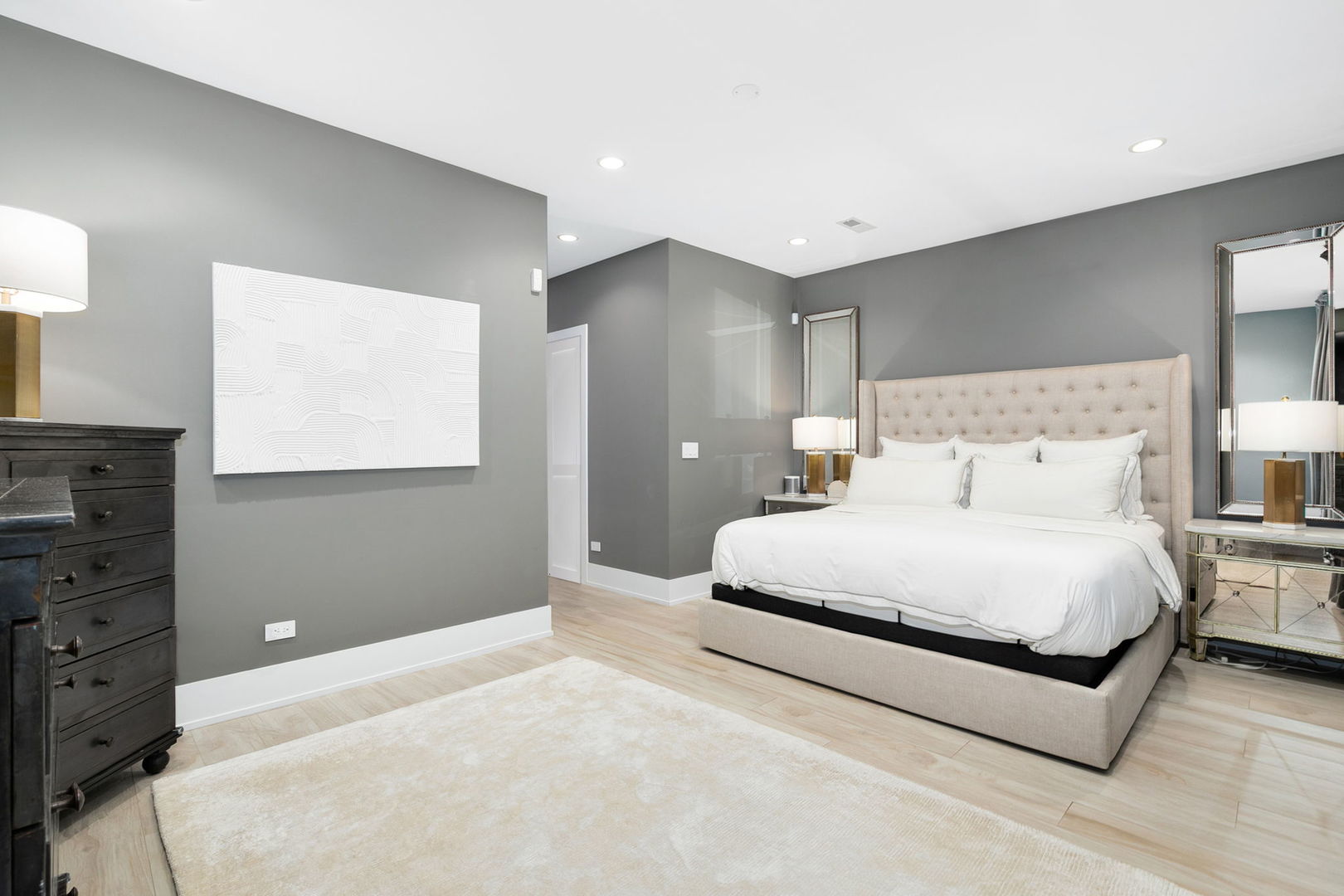 Chicago, Illinois 60647, United States, 3 Bedrooms Bedrooms, ,3 BathroomsBathrooms,Residential,Contingent,250895