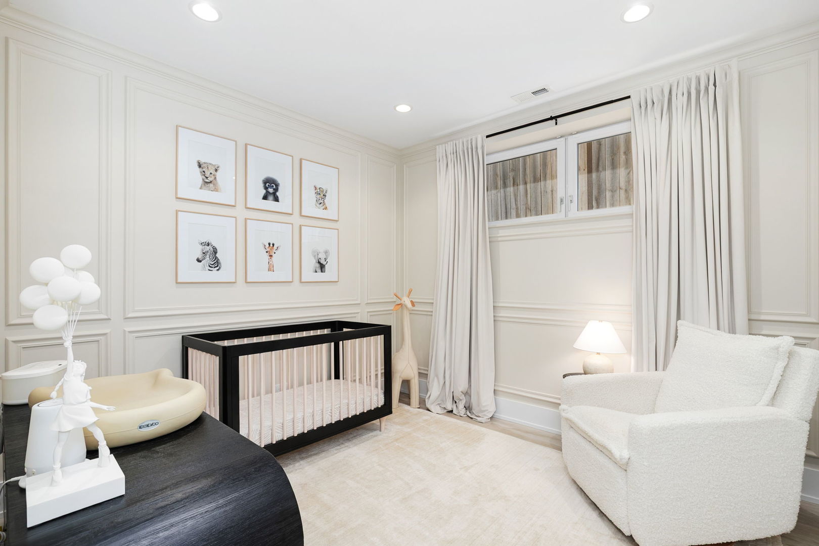 Chicago, Illinois 60647, United States, 3 Bedrooms Bedrooms, ,3 BathroomsBathrooms,Residential,Contingent,250895