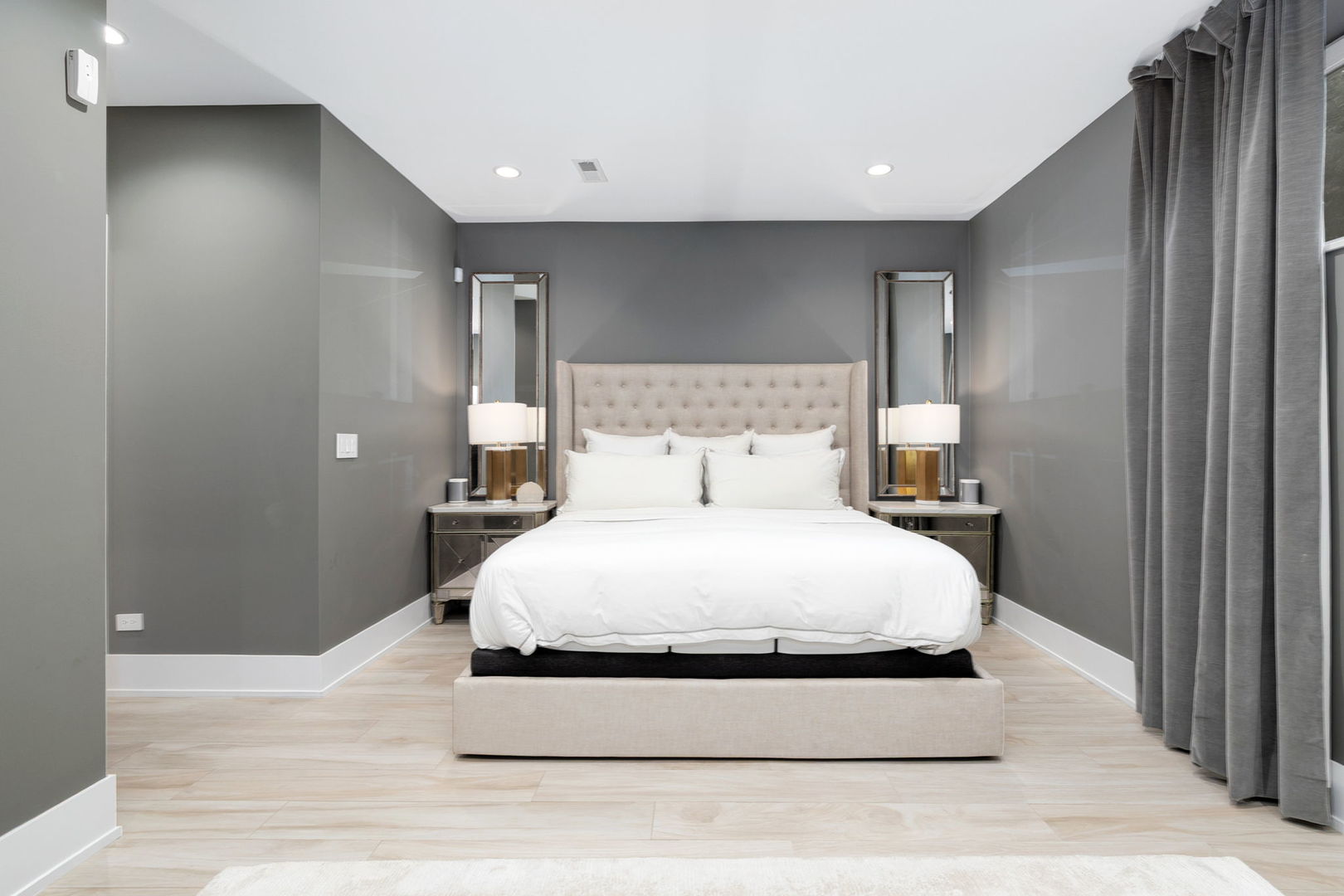 Chicago, Illinois 60647, United States, 3 Bedrooms Bedrooms, ,3 BathroomsBathrooms,Residential,Contingent,250895