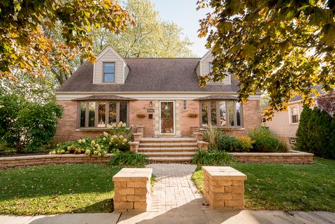 Photo of 2701 97th Street, Evergreen Park, IL 60805 (MLS # 12484595)