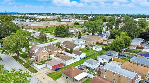 Tiny photo for 2701 97th Street, Evergreen Park, IL 60805 (MLS # 12484595)