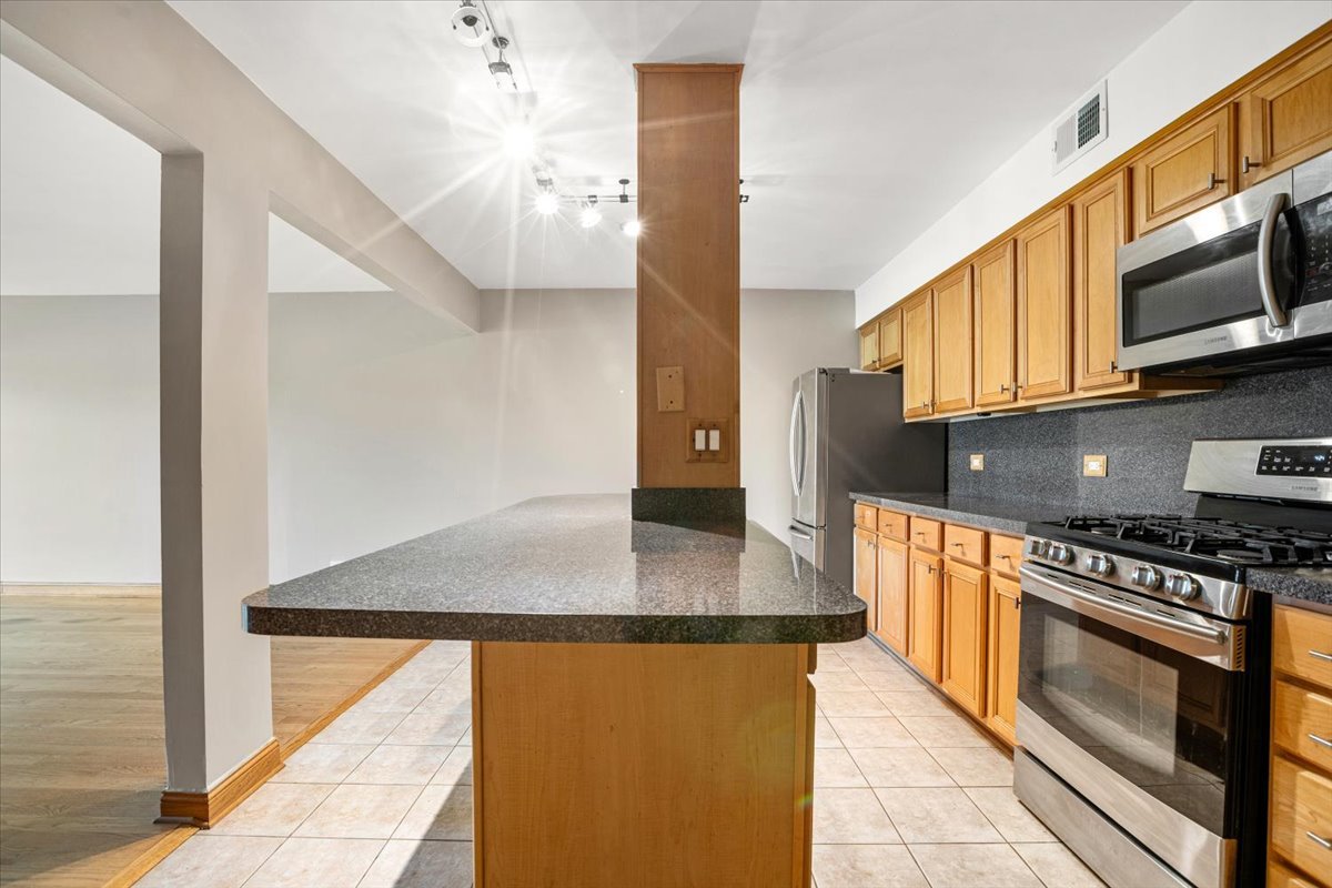 5200 CARRIAGEWAY Drive 218