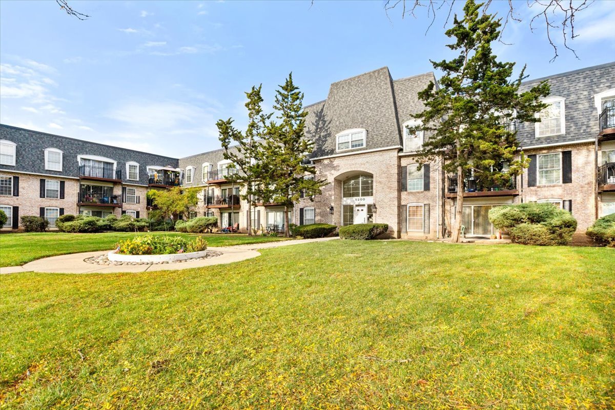 5200 CARRIAGEWAY Drive 218