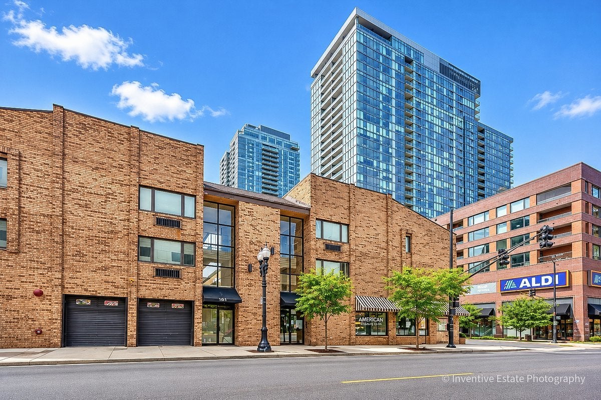 163 W Division Street