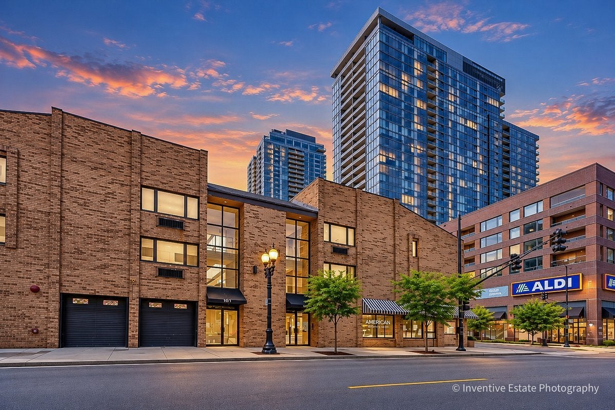 163 W Division Street