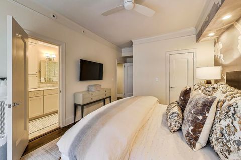 Tiny photo for 220 E Walton Place #5E, Chicago, IL 60611 (MLS # 12479625)