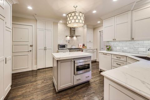 Tiny photo for 220 E Walton Place #5E, Chicago, IL 60611 (MLS # 12479625)