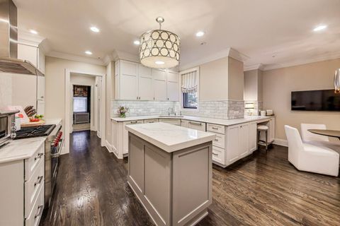 Tiny photo for 220 E Walton Place #5E, Chicago, IL 60611 (MLS # 12479625)