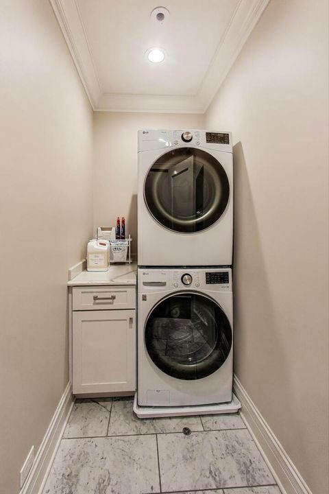 Tiny photo for 220 E Walton Place #5E, Chicago, IL 60611 (MLS # 12479625)