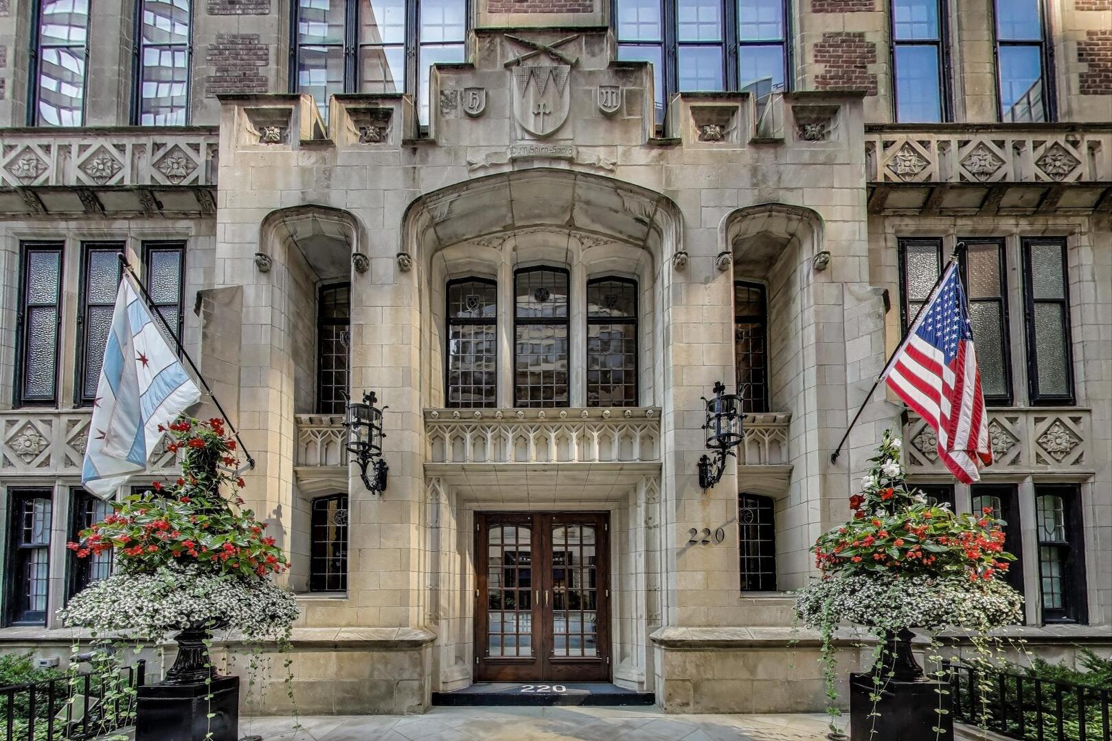220 E Walton Place 5E
