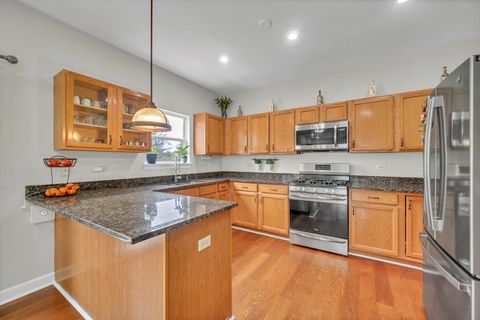 Tiny photo for 898 Lakestone Lane, Aurora, IL 60504 (MLS # 12491449)