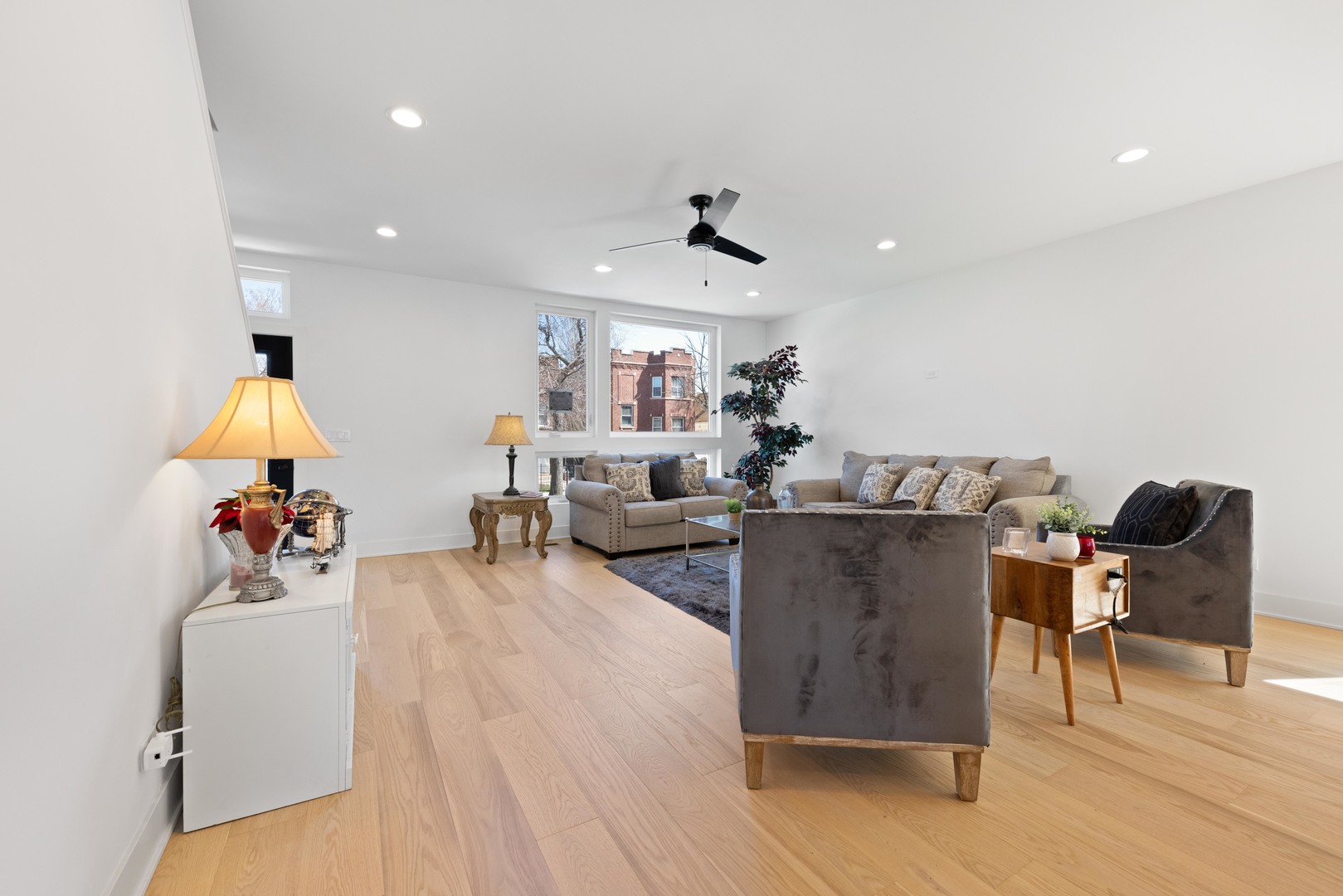 1522 N Leamington Avenue