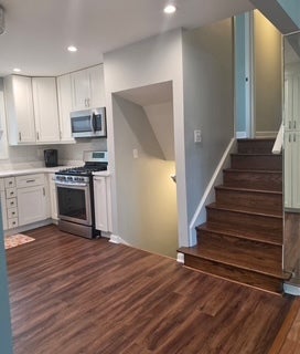 Tiny photo for 909 S Dryden Place, Arlington Heights, IL 60005 (MLS # 12703916)