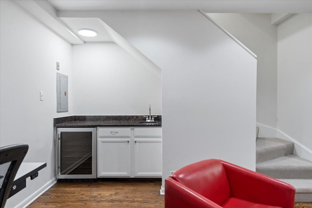 1512 W DIVERSEY Parkway A
