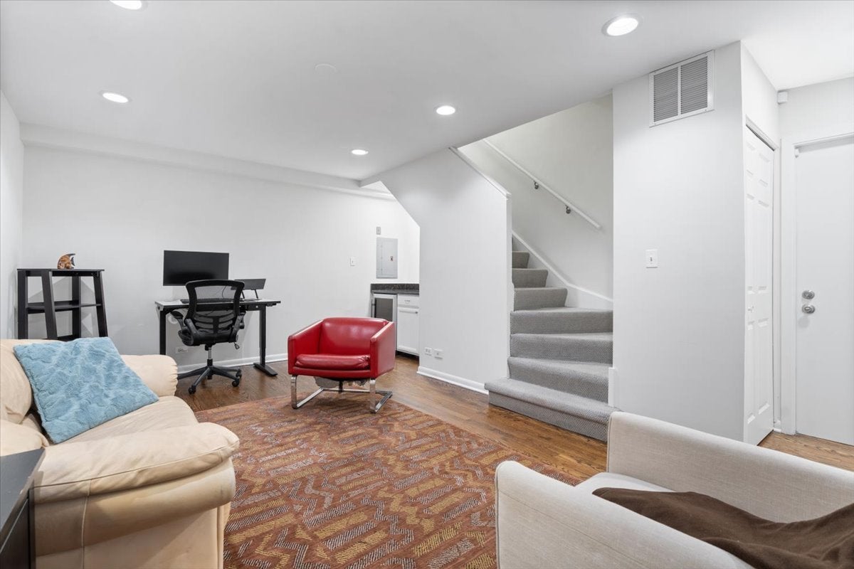 1512 W DIVERSEY Parkway A