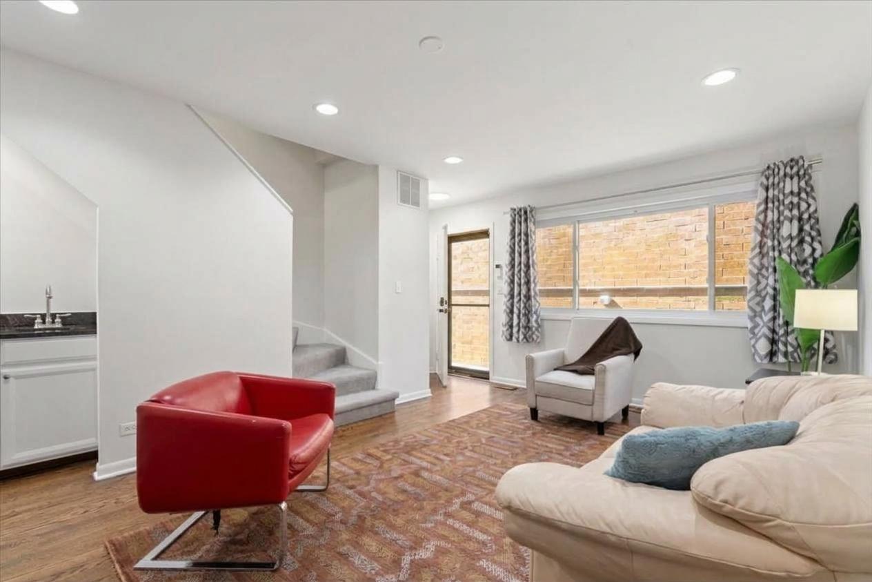 1512 W DIVERSEY Parkway A