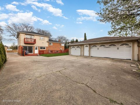 Tiny photo for 9506 Ozanam Avenue, Morton Grove, IL 60053 (MLS # 12626850)