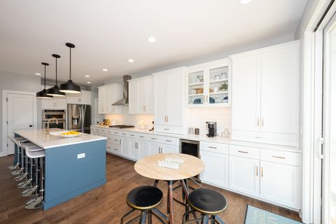 Tiny photo for 1572 Dempsey Drive, St. Charles, IL 60174 (MLS # 12486759)