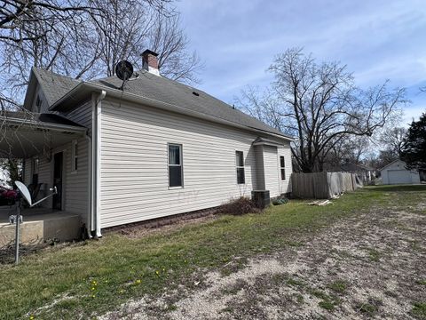 Tiny photo for 325 W Porter Street, Salem, IL 62881 (MLS # 12599500)
