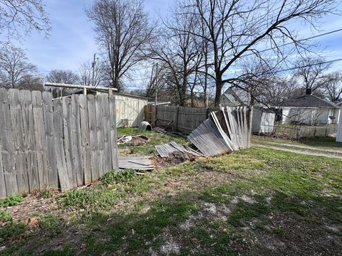 Tiny photo for 325 W Porter Street, Salem, IL 62881 (MLS # 12599500)