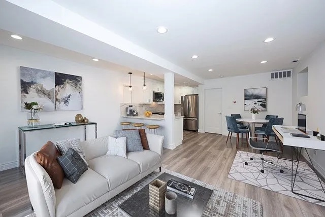 1241 N Bosworth Avenue G