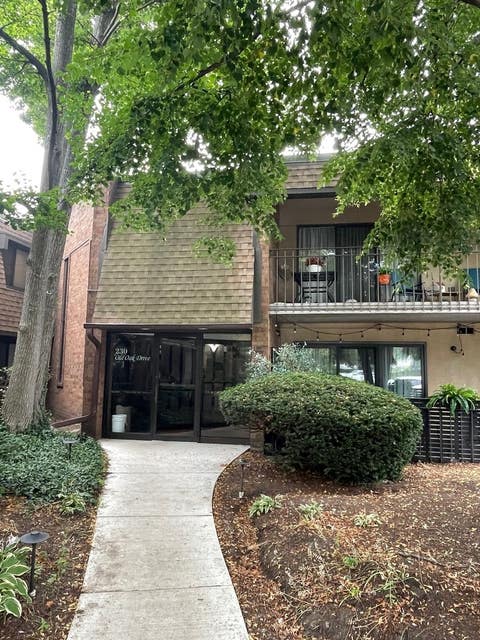Photo of 230 N OLD OAK Drive #171, Buffalo Grove, IL 60089 (MLS # 12716377)