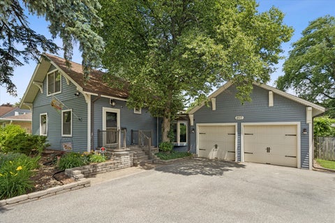 Photo of 207 N Main Street, Mount Prospect, IL 60056 (MLS # 12680936)