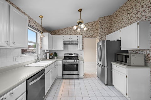 Tiny photo for 1233 Old Timber Court, Hoffman Estates, IL 60192 (MLS # 12734458)