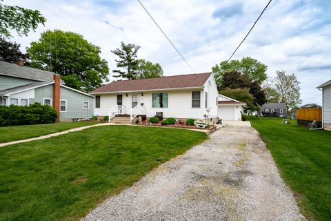 Tiny photo for 820 S Locust Street, Pontiac, IL 61764 (MLS # 12649437)