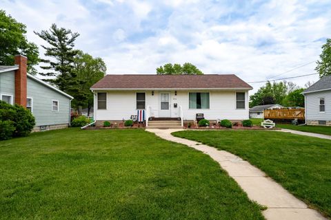 Tiny photo for 820 S Locust Street, Pontiac, IL 61764 (MLS # 12649437)