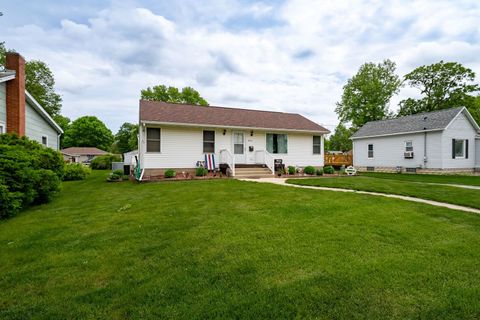 Photo of 820 S Locust Street, Pontiac, IL 61764 (MLS # 12649437)