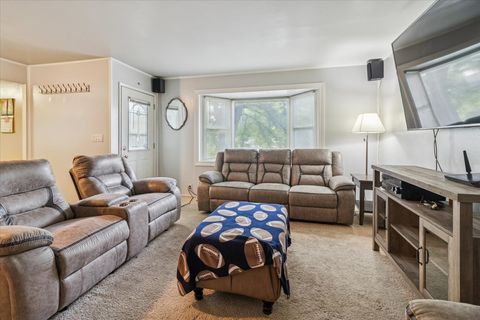 Tiny photo for 7 Hickory Drive, Carpentersville, IL 60110 (MLS # 12475330)