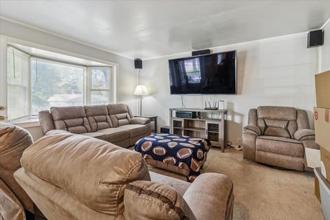 Tiny photo for 7 Hickory Drive, Carpentersville, IL 60110 (MLS # 12475330)