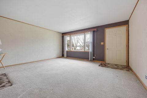 Tiny photo for 810 Revere Road, South Elgin, IL 60177 (MLS # 12608076)