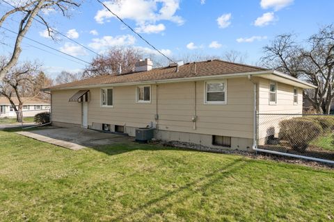 Tiny photo for 810 Revere Road, South Elgin, IL 60177 (MLS # 12608076)