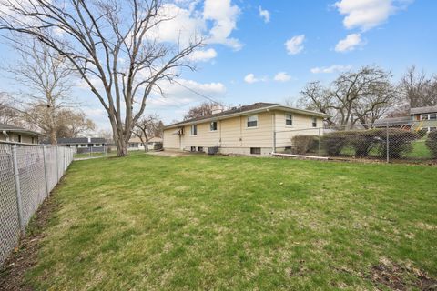 Tiny photo for 810 Revere Road, South Elgin, IL 60177 (MLS # 12608076)