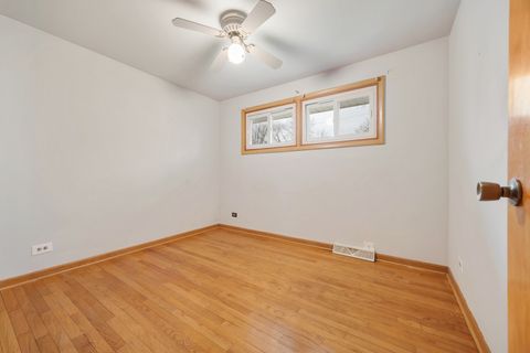 Tiny photo for 810 Revere Road, South Elgin, IL 60177 (MLS # 12608076)