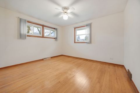 Tiny photo for 810 Revere Road, South Elgin, IL 60177 (MLS # 12608076)