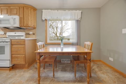 Tiny photo for 810 Revere Road, South Elgin, IL 60177 (MLS # 12608076)