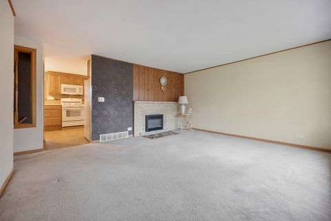 Tiny photo for 810 Revere Road, South Elgin, IL 60177 (MLS # 12608076)