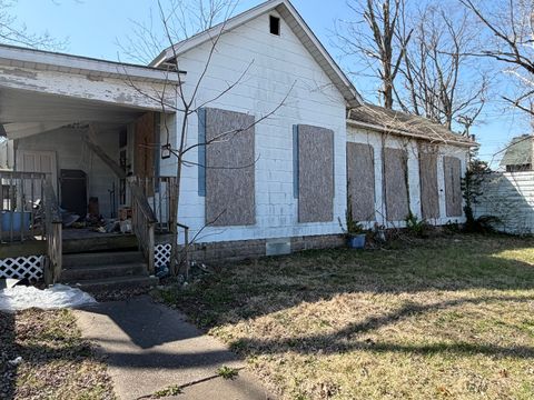 Tiny photo for 501 W McMackin Street, Salem, IL 62881 (MLS # 12601428)