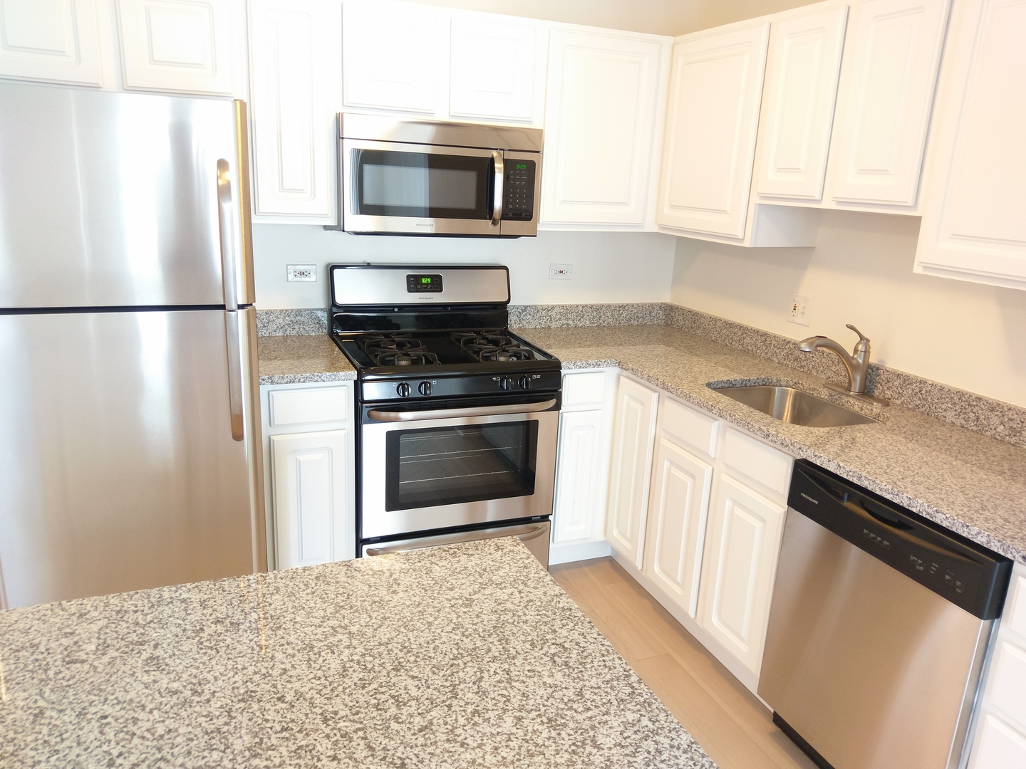 545 N Dearborn Street 2102